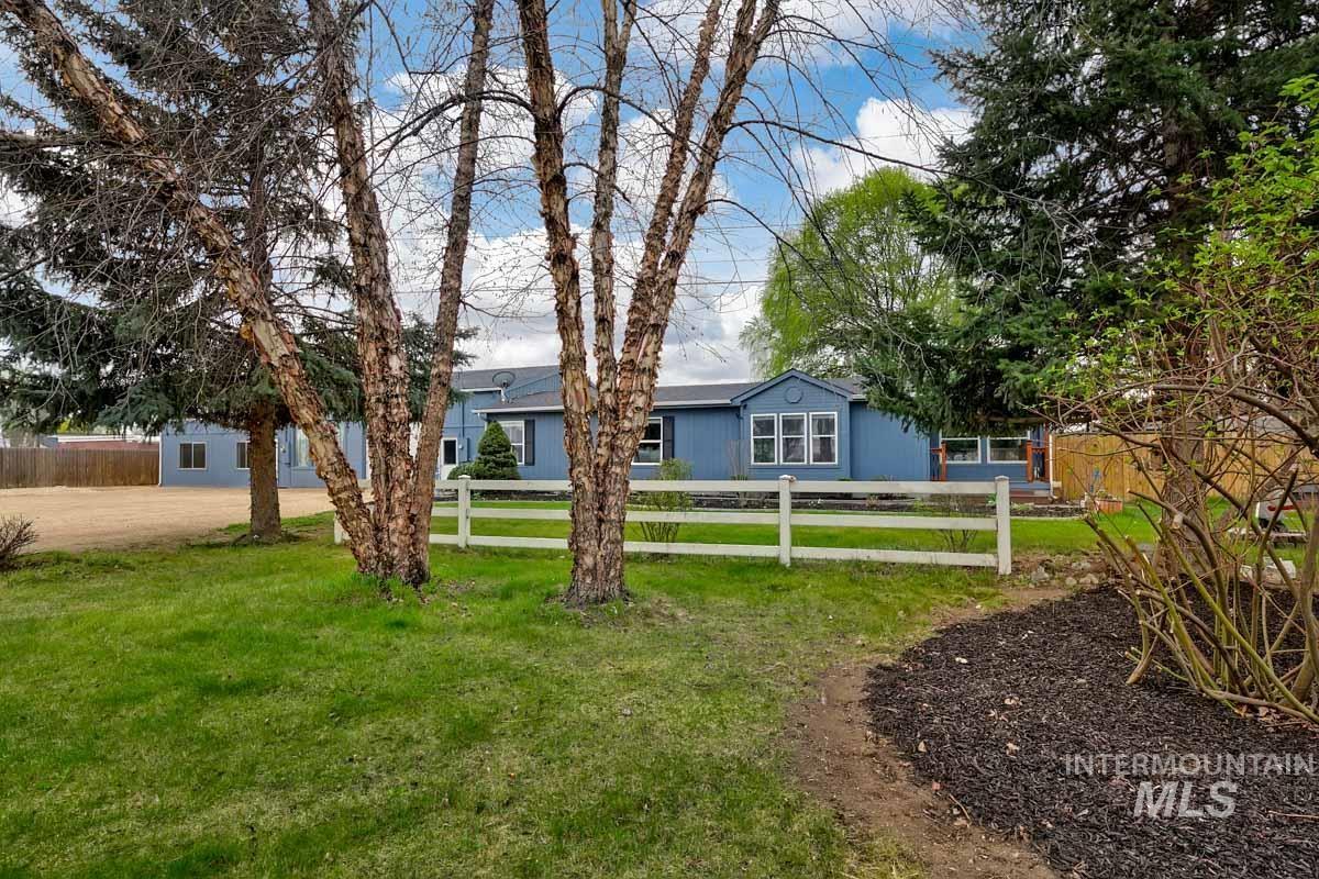 10131 Highway 44 Middleton, ID 83644 - Photo 3 of 42 View of front of home