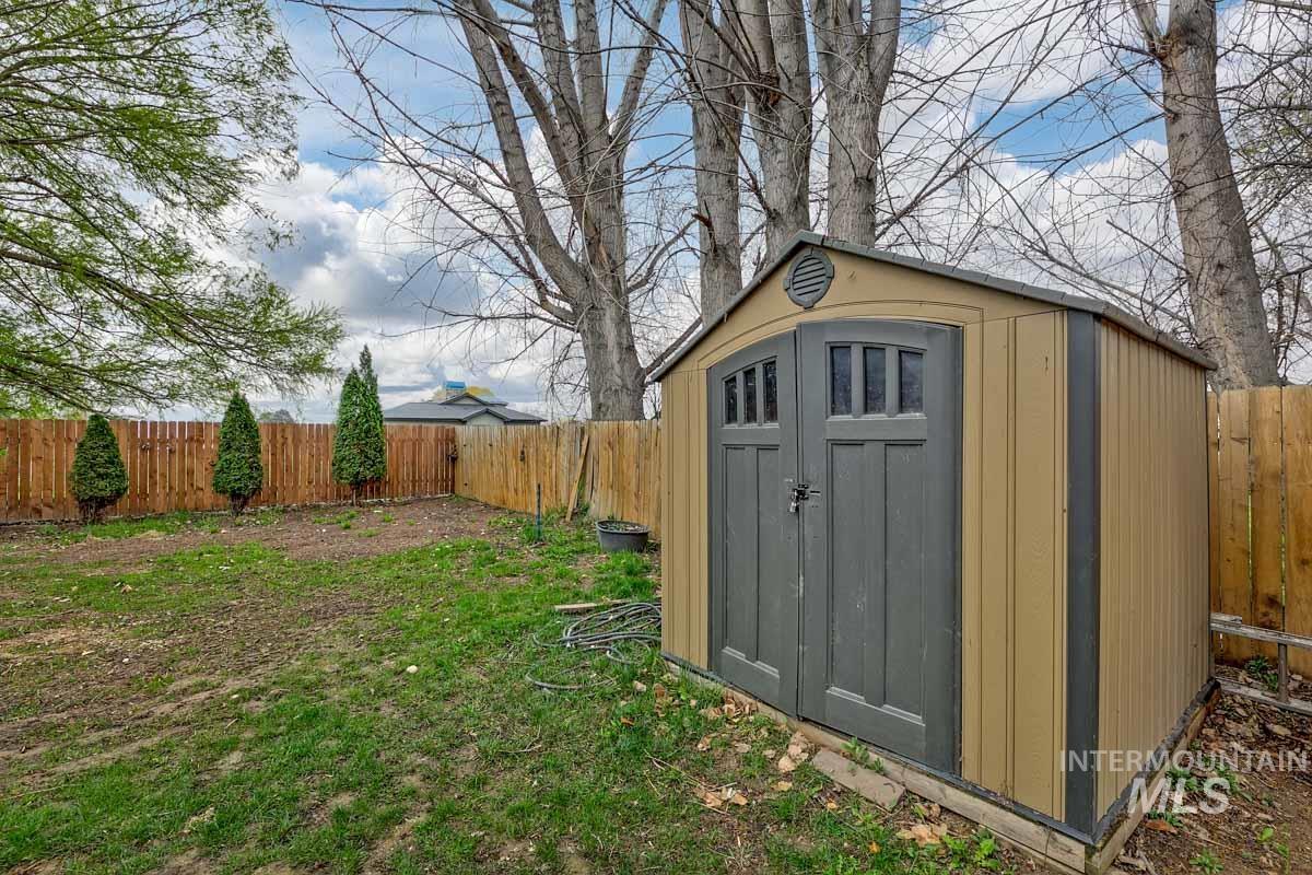 10131 Highway 44 Middleton, ID 83644 - Photo 37 of 42 View of shed featuring a fenced backyard