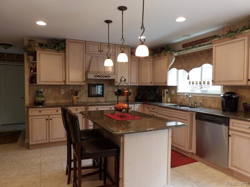 27609 King Road Romulus, MI 48174 - Photo 31 of 67 100_2674.jpg