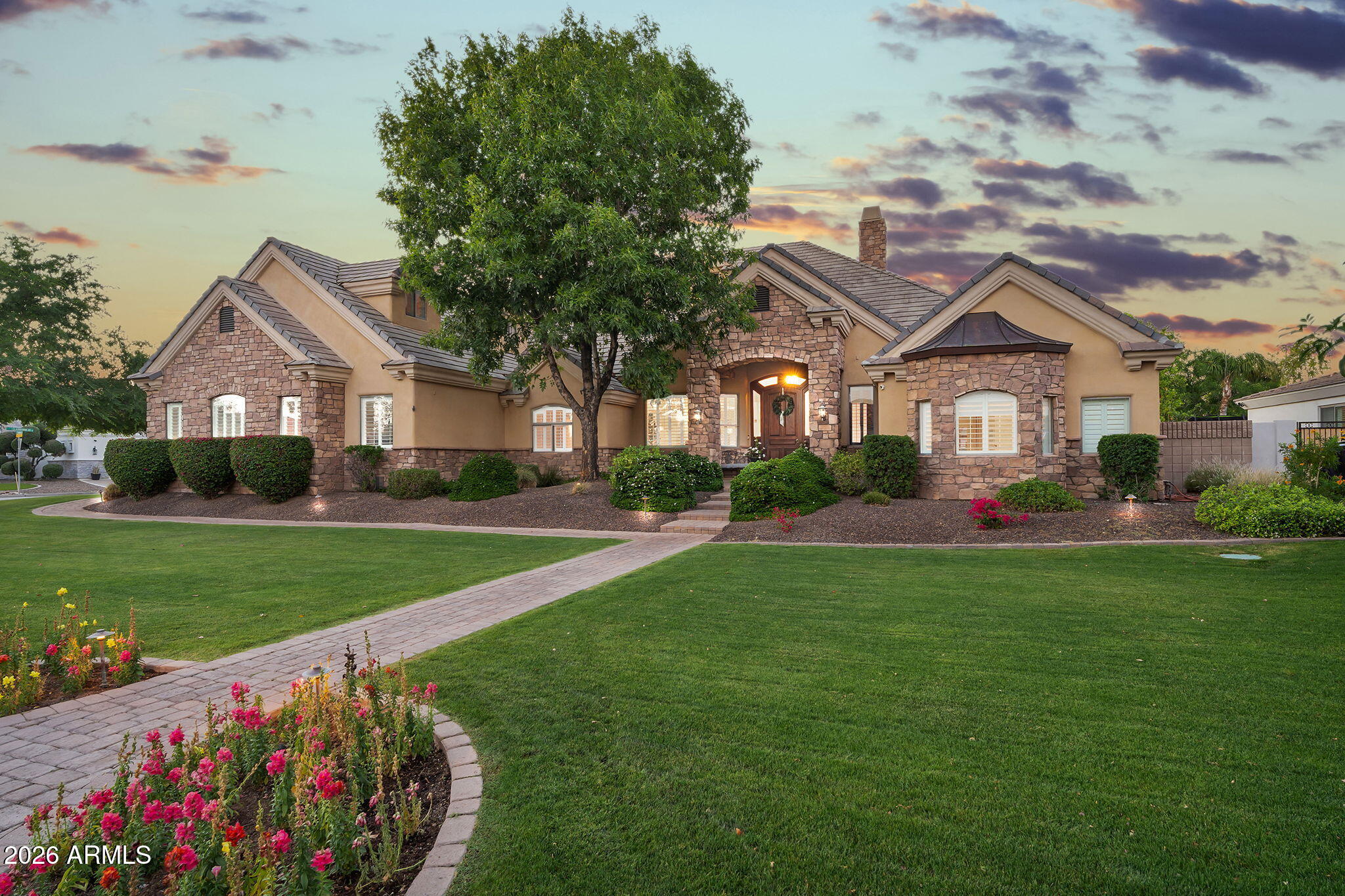 3-web-or-mls-2918 E Waterman Way-1