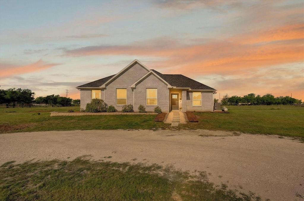 5130 Hillside Loop North Justin, TX 76247 - Photo 2 of 39