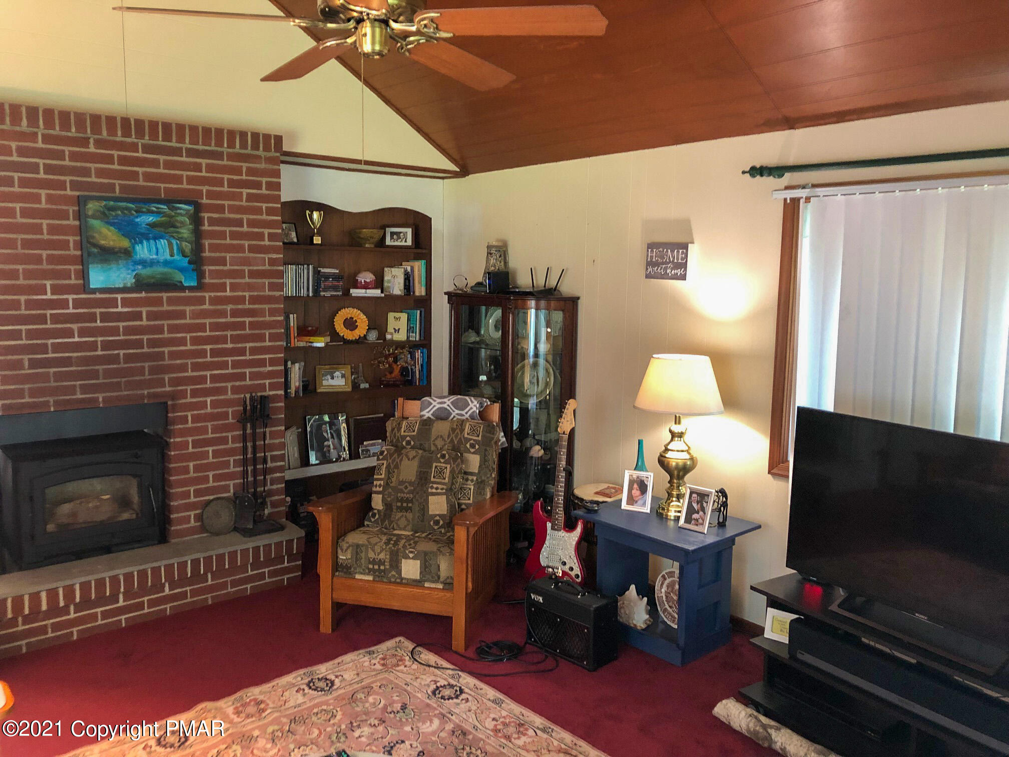 4 Foothill Road Albrightsville, PA 18210 - Photo 8 of 30 Living Room