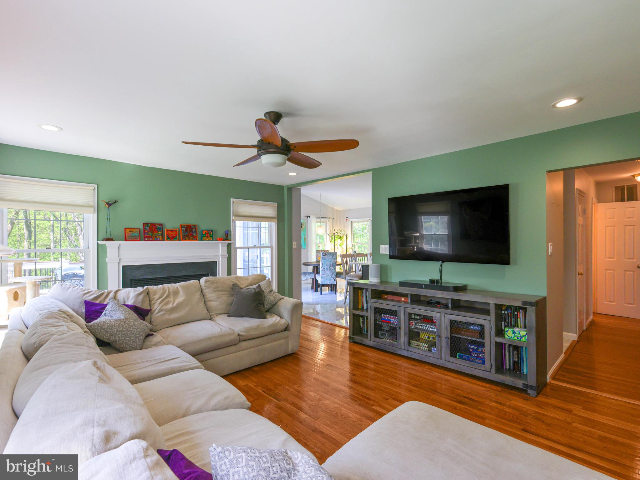 18500 Gingerbread Lane Gaithersburg, MD 20877 - Photo 20 of 56 a living room with furniture and a flat screen tv