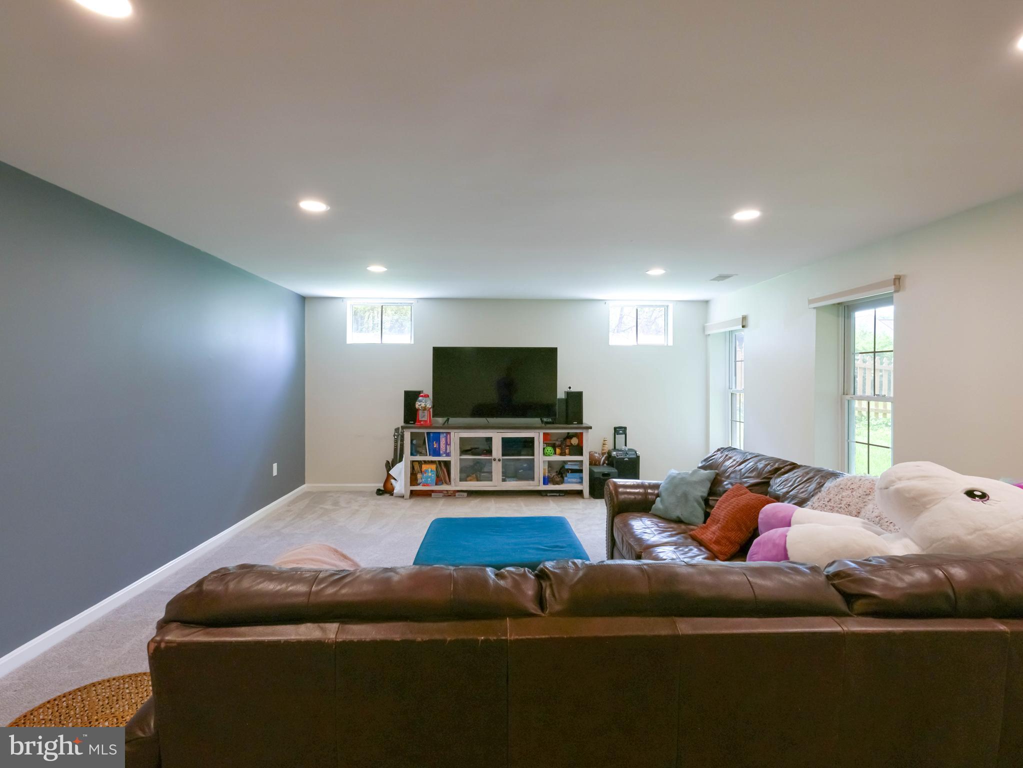 18500 Gingerbread Lane Gaithersburg, MD 20877 - Photo 41 of 56 a living room with furniture and a flat screen tv