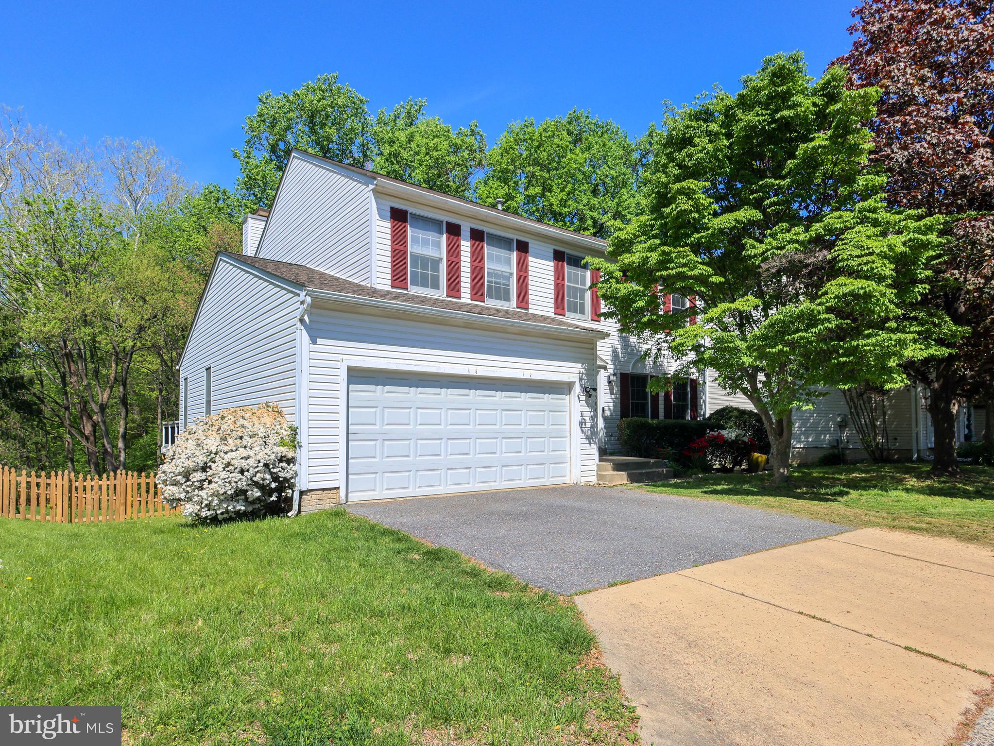 18500 Gingerbread Lane Gaithersburg, MD 20877 - Photo 7 of 56 a house view with a garden space