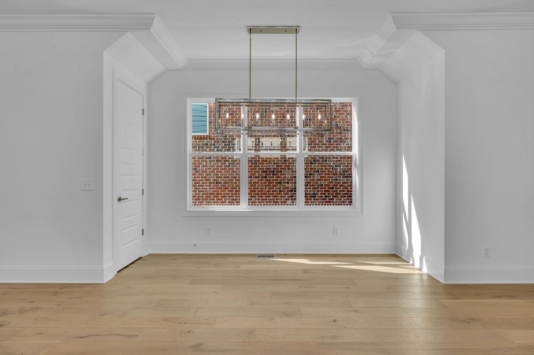 2018 Nathaniel Road Franklin, TN 37064 - Photo 17 of 52 an empty room with cabinet and windows