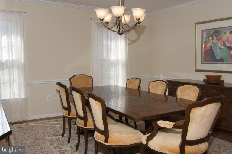 17036 Barn Ridge Drive Silver Spring, MD 20906 - Photo 4 of 25 Dining Room