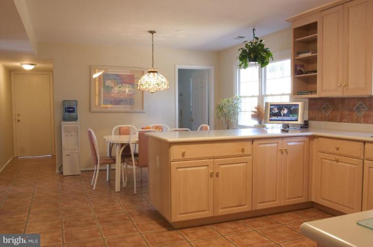 17036 Barn Ridge Drive Silver Spring, MD 20906 - Photo 5 of 25 Kitchen