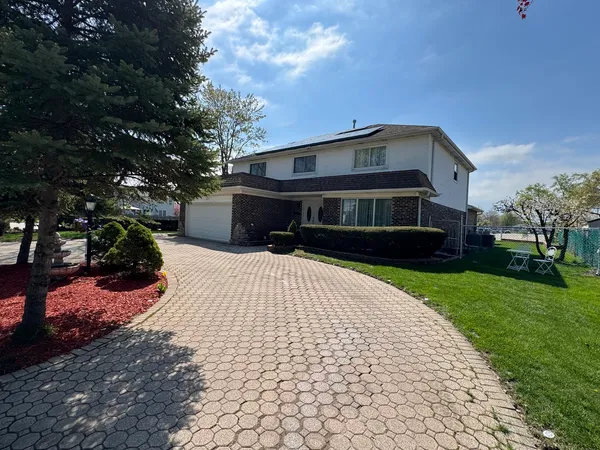 $849,900 | 1631 East Greenwood Drive, Mount Prospect, IL 60056