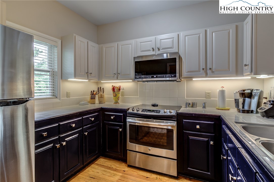 101 Clary Court, Unit 101 Blowing Rock, NC 28605 - Photo 11 of 39