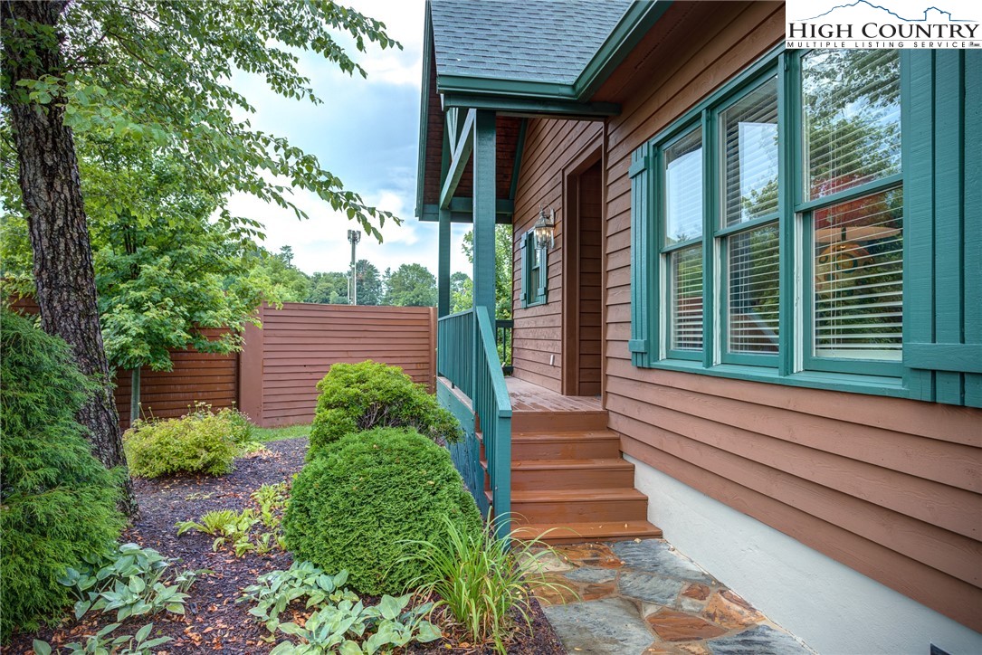 101 Clary Court, Unit 101 Blowing Rock, NC 28605 - Photo 6 of 39