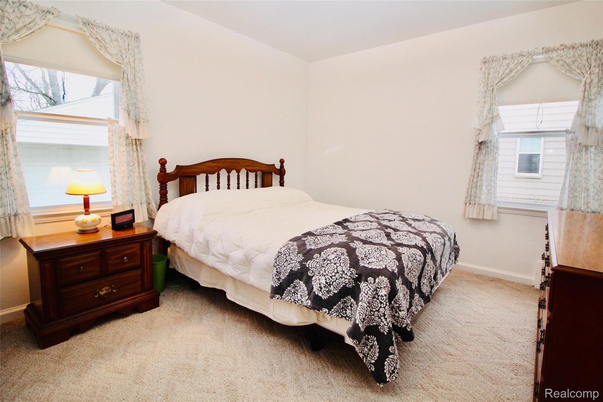 1628 Eaton Road Berkley, MI 48072 - Photo 9 of 20 IMG_4223 (1).jpeg