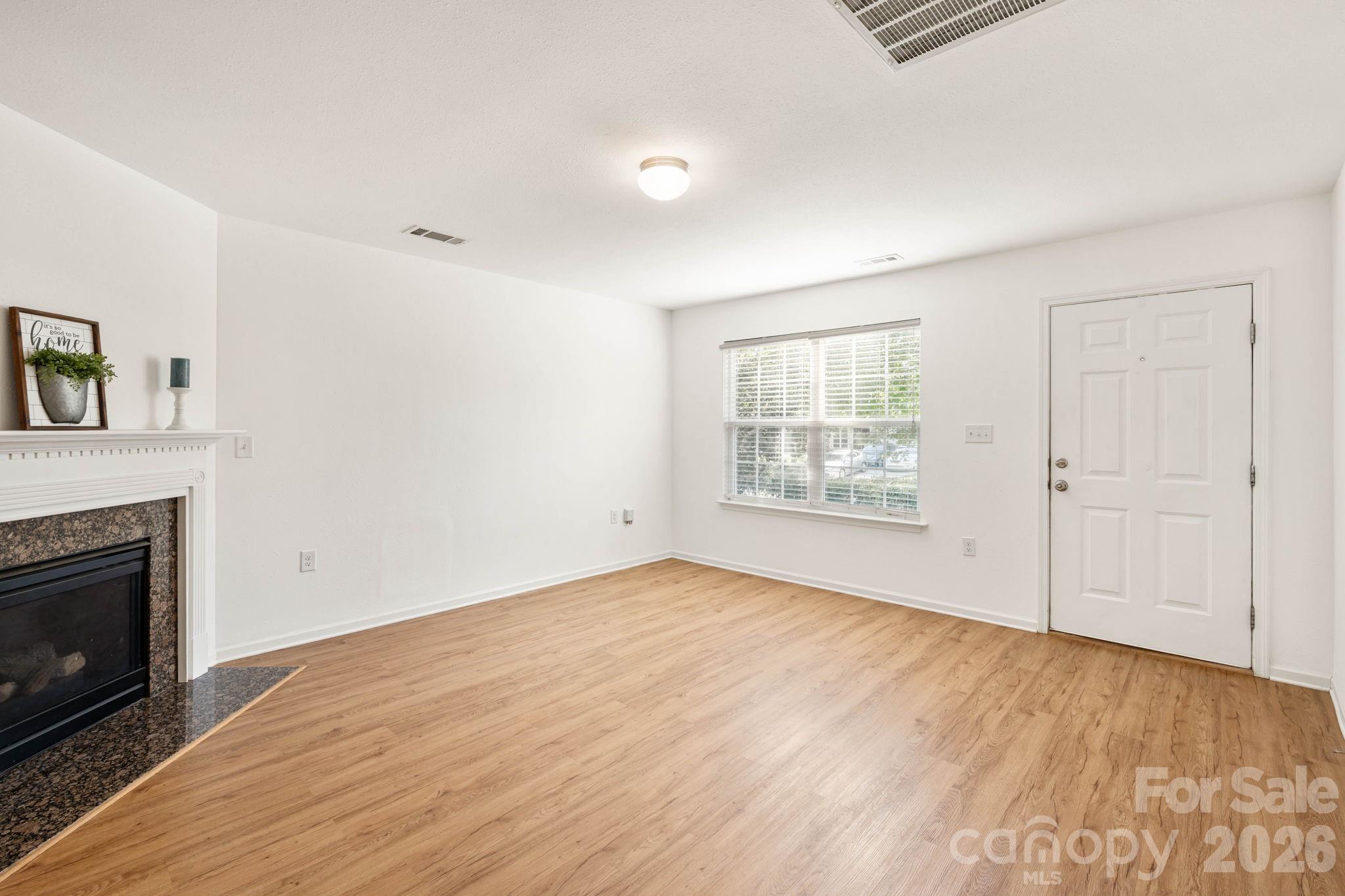 1429 River Run Road Lowell, NC 28098 - Photo 4 of 37