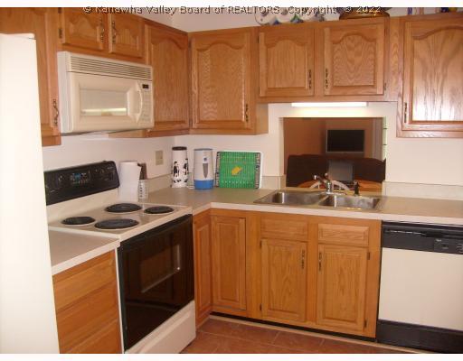 5 Wynfield Trace Winfield, WV 25213 - Photo 7 of 8 Kitchen.