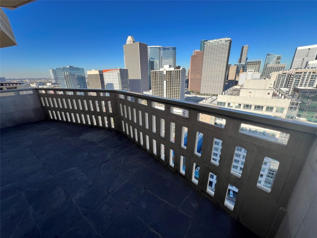 2016 Main Street, Unit 2405 Houston, TX 77002 - Photo 27 of 40 a view of city from balcony