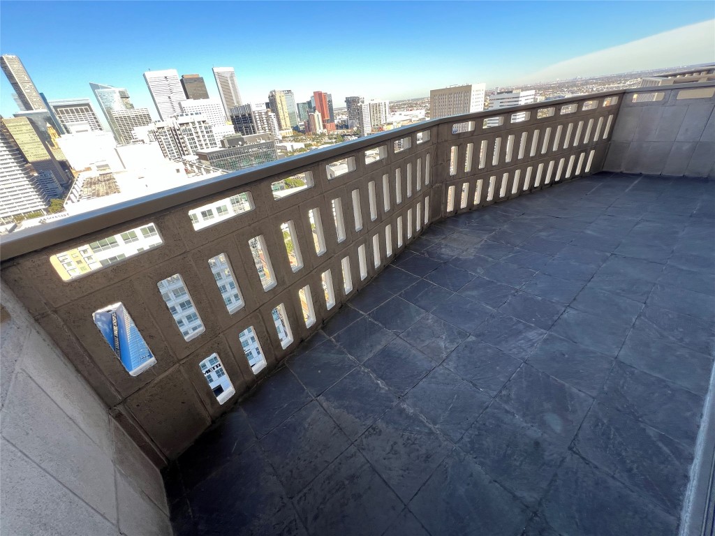 2016 Main Street, Unit 2405 Houston, TX 77002 - Photo 28 of 40 a view of terrace