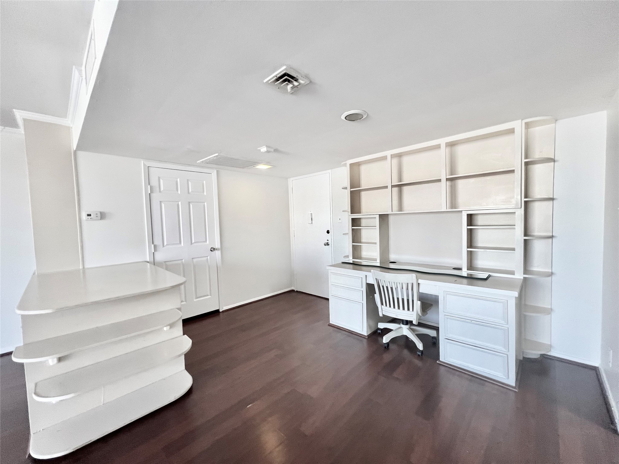 2016 Main Street, Unit 2405 Houston, TX 77002 - Photo 4 of 40 a view of a workspace with furniture and wooden floor