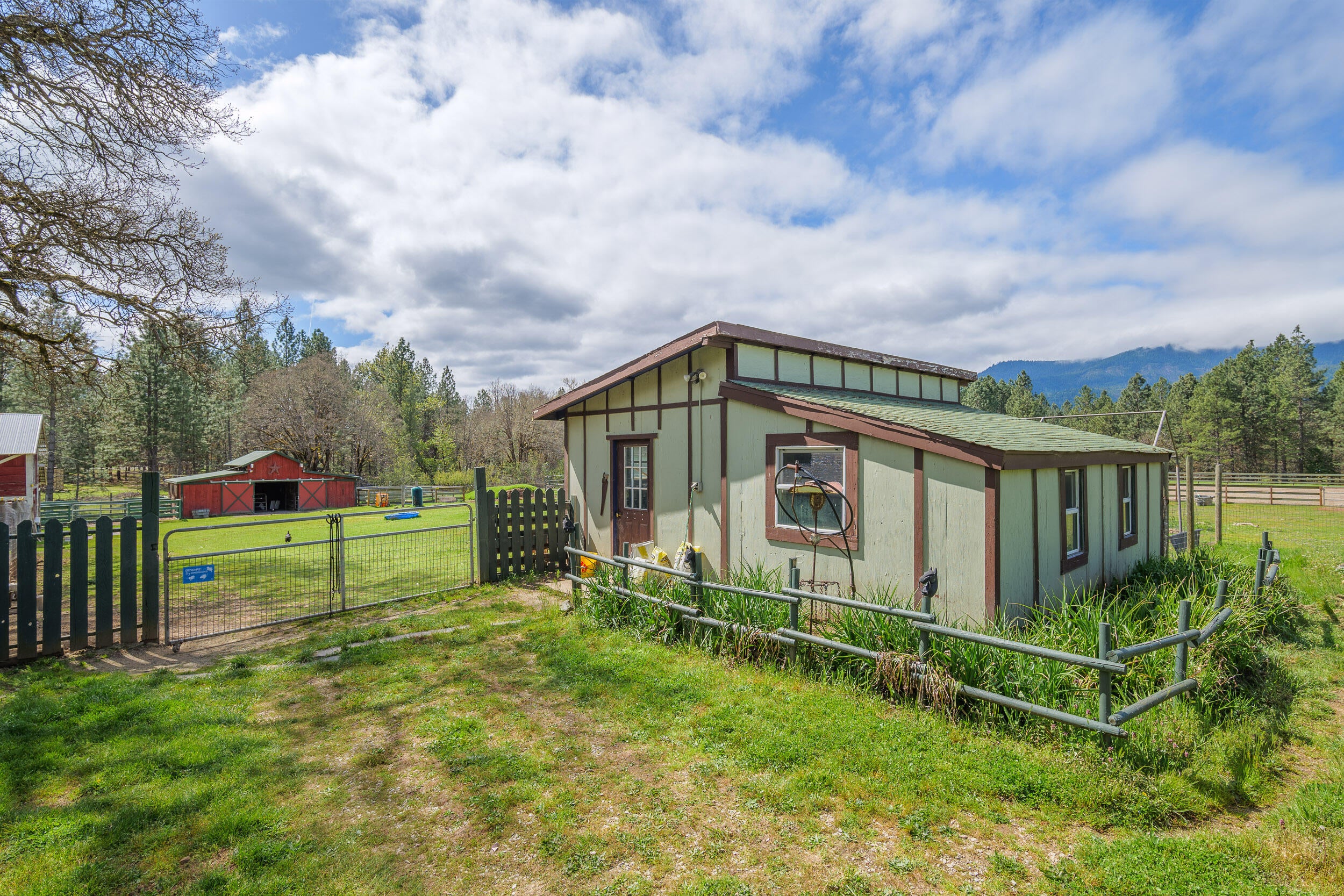 1255 Pleasant Creek Road Rogue River, OR 97537 - Photo 42 of 57 1255PleasantCreekRd-044