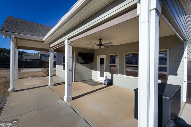 a view of a house with entertaining space