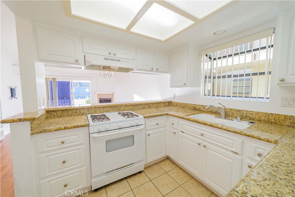 3516 East Ransom Street, Unit 204 Long Beach, CA 90804 - Photo 14 of 38 Kitchen