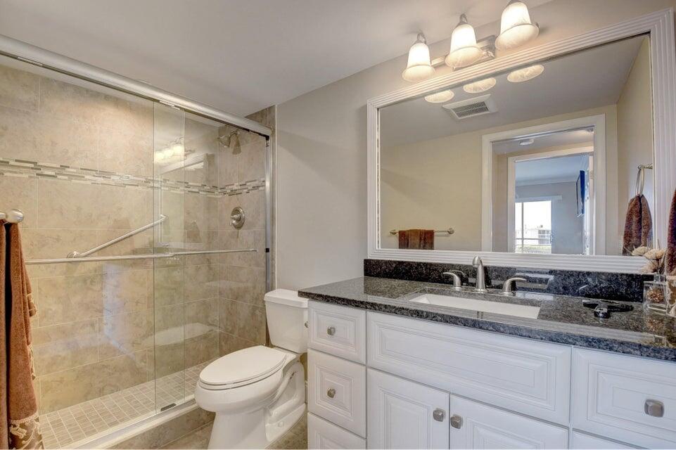 4028 Newcastle B, Unit 4028 Boca Raton, FL 33434 - Photo 13 of 40 Guest Bathroom