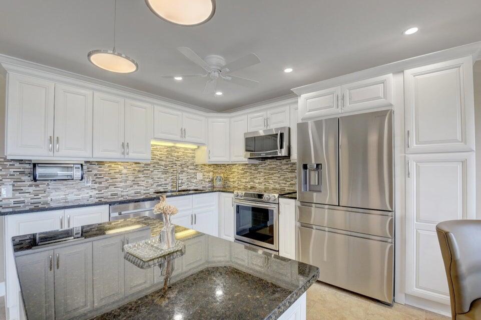 4028 Newcastle B, Unit 4028 Boca Raton, FL 33434 - Photo 20 of 40 Kitchen 3