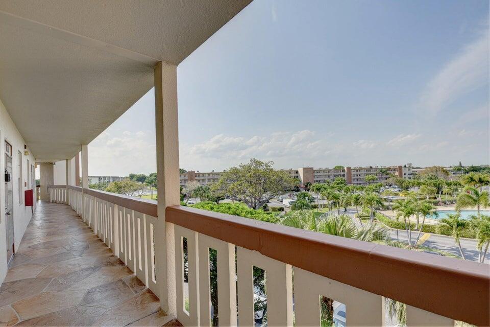4028 Newcastle B, Unit 4028 Boca Raton, FL 33434 - Photo 2 of 40 Catwalk 2