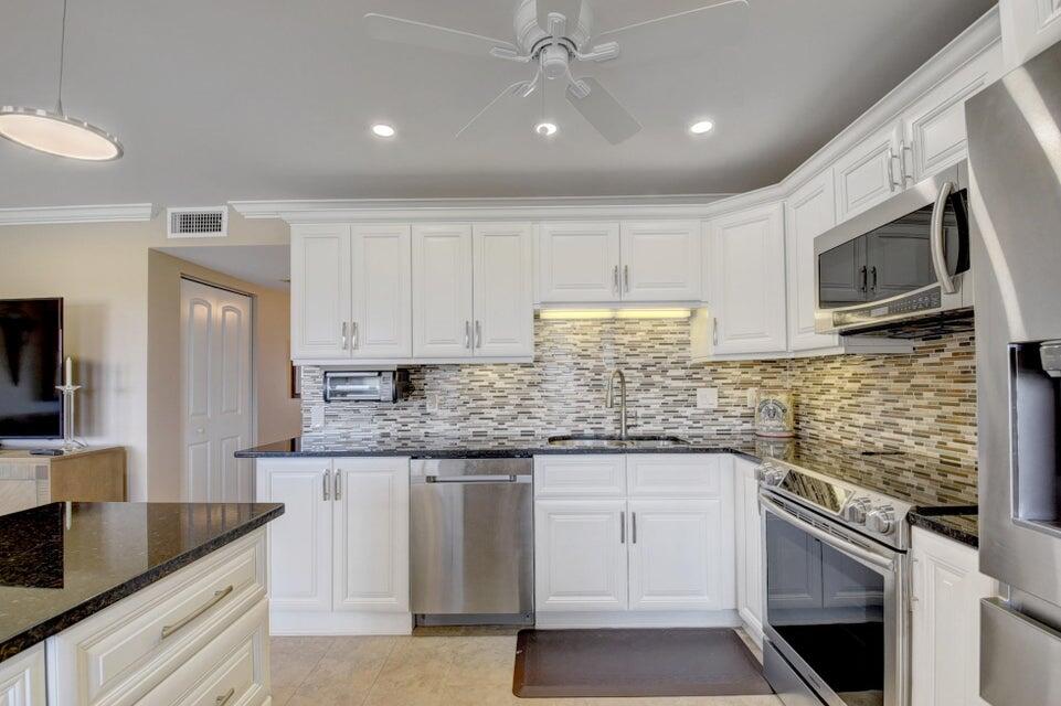 4028 Newcastle B, Unit 4028 Boca Raton, FL 33434 - Photo 22 of 40 Kitchen 5