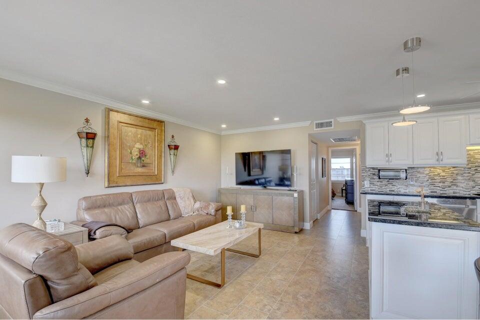 4028 Newcastle B, Unit 4028 Boca Raton, FL 33434 - Photo 25 of 40 Kitchen and Living Room