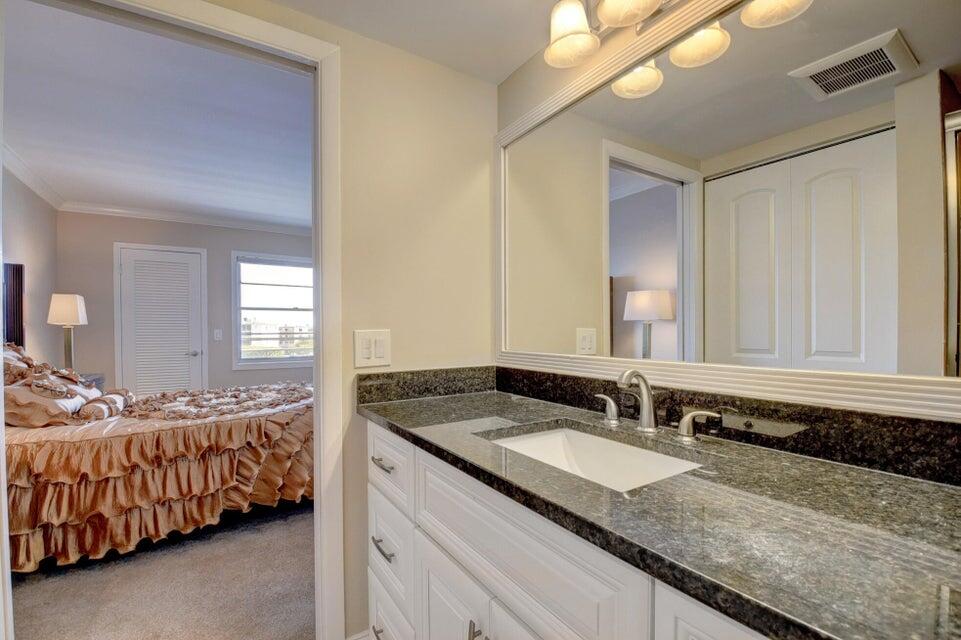 4028 Newcastle B, Unit 4028 Boca Raton, FL 33434 - Photo 30 of 40 Primary Bathroom 2