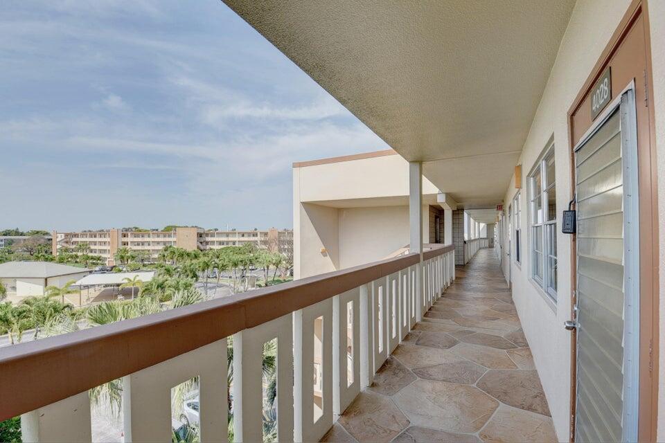 4028 Newcastle B, Unit 4028 Boca Raton, FL 33434 - Photo 3 of 40 Catwalk 3