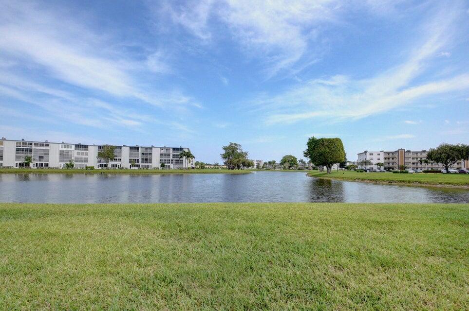 4028 Newcastle B, Unit 4028 Boca Raton, FL 33434 - Photo 39 of 40 View of Lake