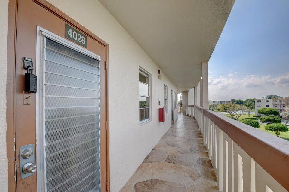 4028 Newcastle B, Unit 4028 Boca Raton, FL 33434 - Photo 4 of 40 Catwalk view
