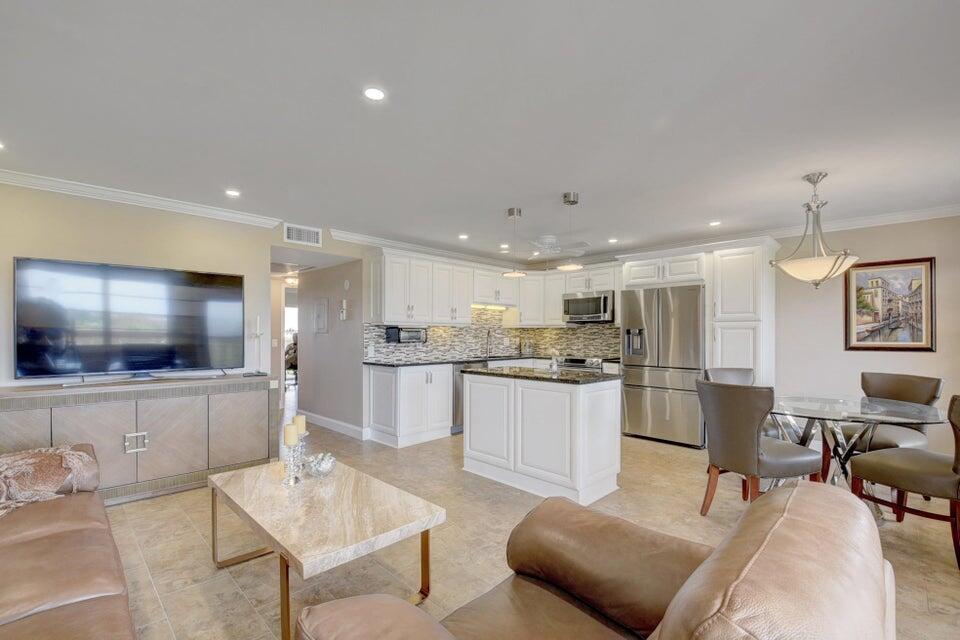 4028 Newcastle B, Unit 4028 Boca Raton, FL 33434 - Photo 9 of 40 Great Room 4