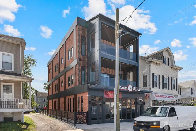 $4,750 | 150 Easton Avenue, Unit 2, New Brunswick, NJ 08901