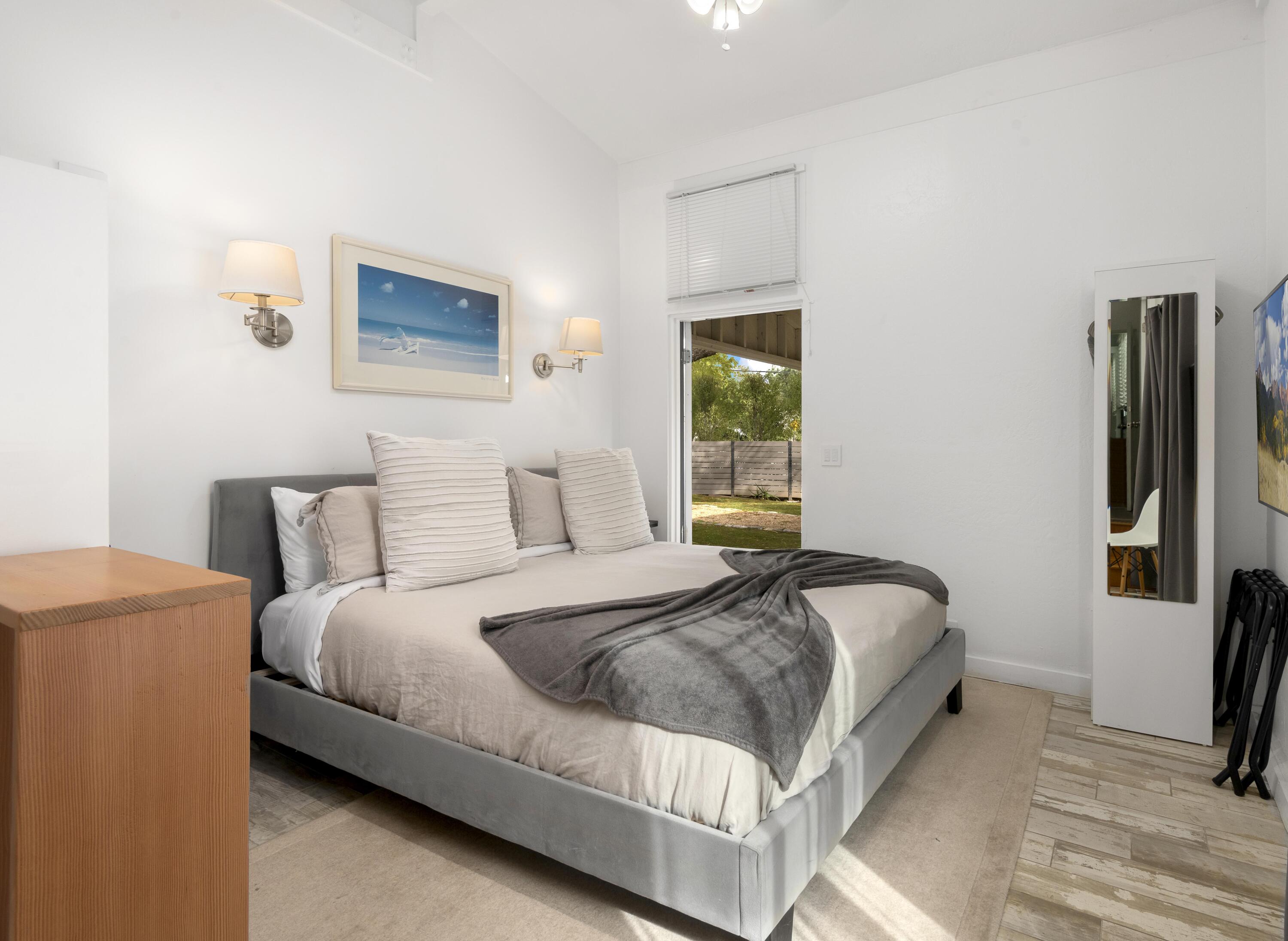 1102 Del Mar Avenue Santa Barbara, CA 93109 - Photo 12 of 37 1102DelMarAve011