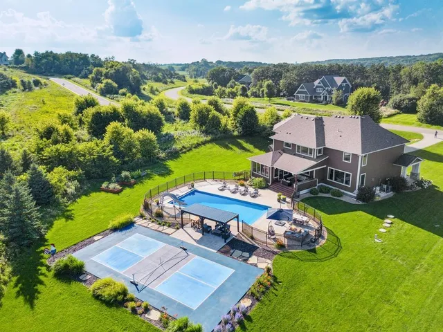 $2,400,000 | 12403 Meadow Bluff Trail, Afton, MN 55001