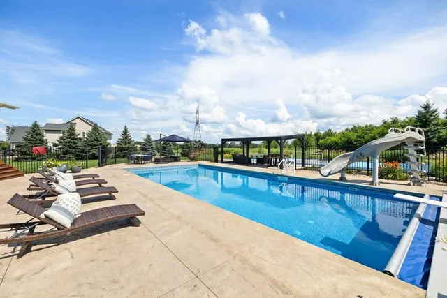 $2,400,000 | 12403 Meadow Bluff Trail, Afton, MN 55001