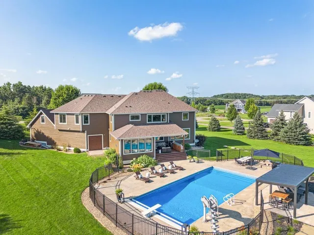 $2,400,000 | 12403 Meadow Bluff Trail, Afton, MN 55001