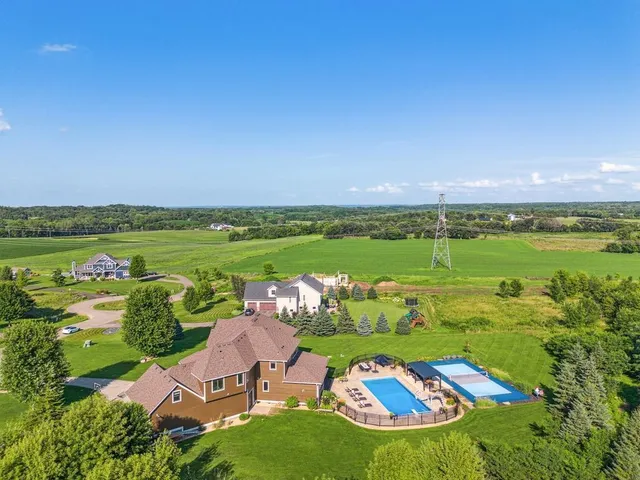 $2,400,000 | 12403 Meadow Bluff Trail, Afton, MN 55001