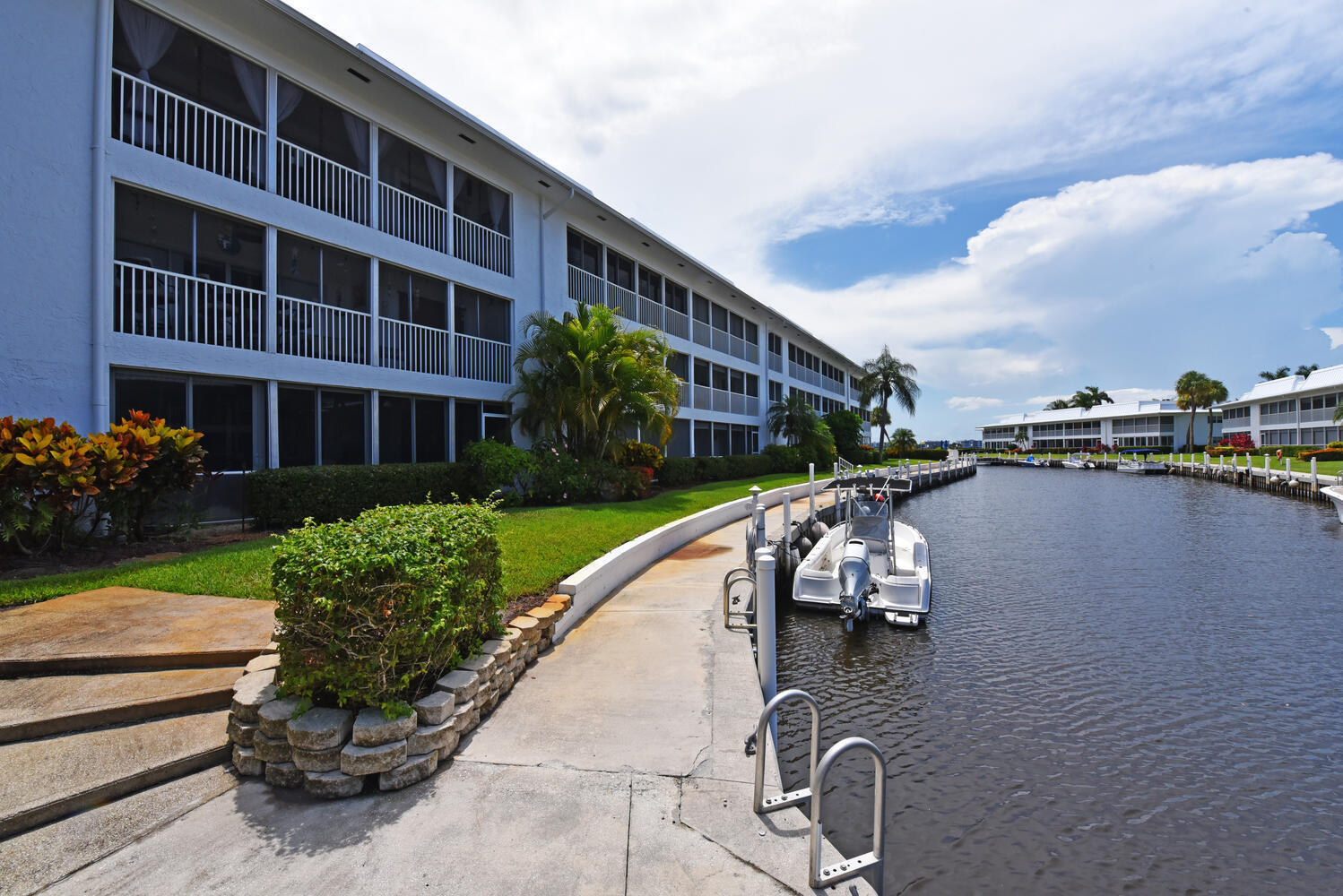 1866 Southwest Palm City Road, Unit 305 Stuart, FL 34994 - Photo 3 of 28 1866 SW Palm City Rd Apt 305-large-002-0