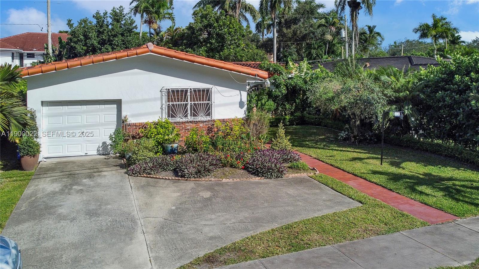 2711 Red Road Coral Gables, FL 33134 - Photo 3 of 33 a front view of house with yard and green space
