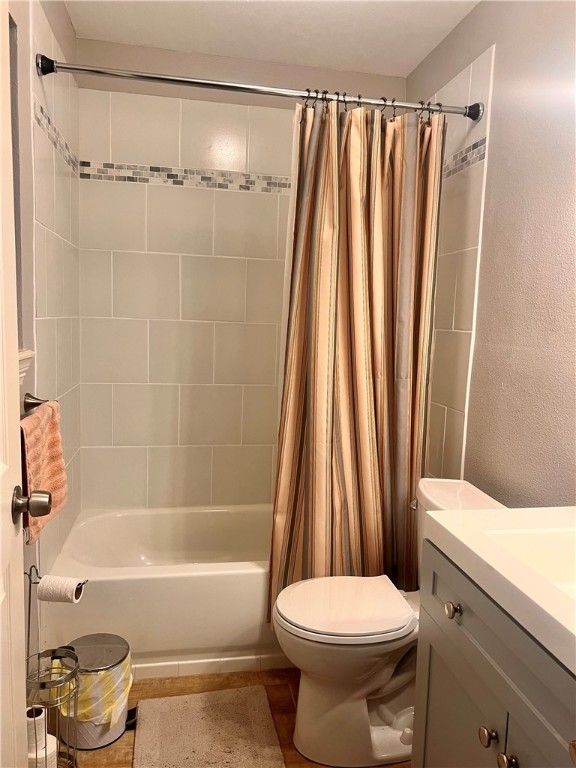 159 Lcr 904 Jewett, TX 75846 - Photo 19 of 20 a bathroom with a toilet and a shower curtain