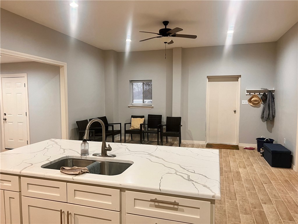 159 Lcr 904 Jewett, TX 75846 - Photo 6 of 20 a bathroom with a sink and a mirror