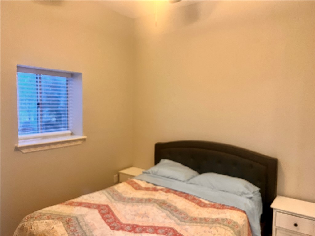 159 Lcr 904 Jewett, TX 75846 - Photo 10 of 20 a bedroom with a bed and a window