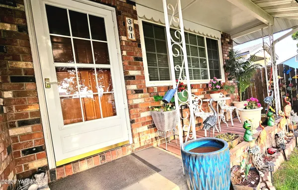 $319,900 | 301 North Central Avenue, Wapato, WA 98951