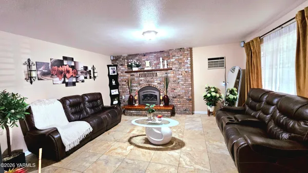 $319,900 | 301 North Central Avenue, Wapato, WA 98951