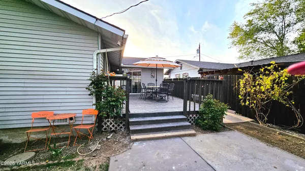 $319,900 | 301 North Central Avenue, Wapato, WA 98951
