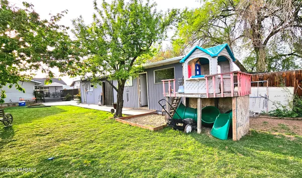 $319,900 | 301 North Central Avenue, Wapato, WA 98951