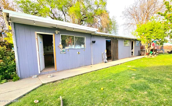 $319,900 | 301 North Central Avenue, Wapato, WA 98951